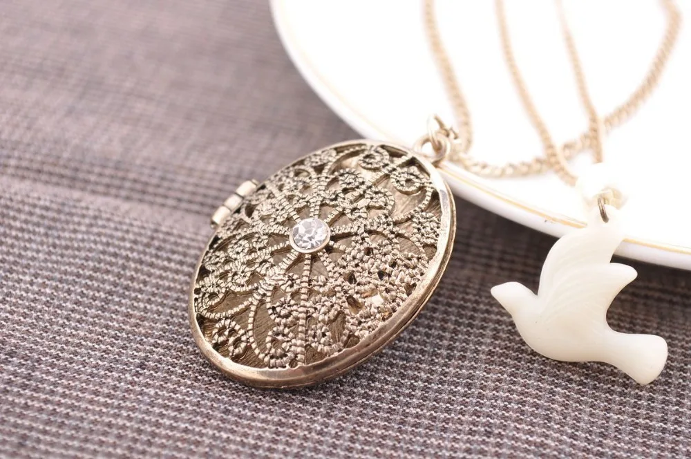 

2018 New Necklaces Pendant Necklace Jewelry Physick Brief Fashion Accessories Cutout Kit Necklace Female Long Design