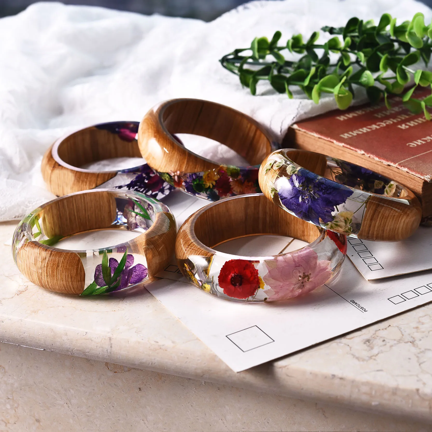 

2019 New Handmade Resin Bangle Bracelet with Real Wood Purple Creative Resin Dried Flower Bohemia Style Bangle Christmas Gift