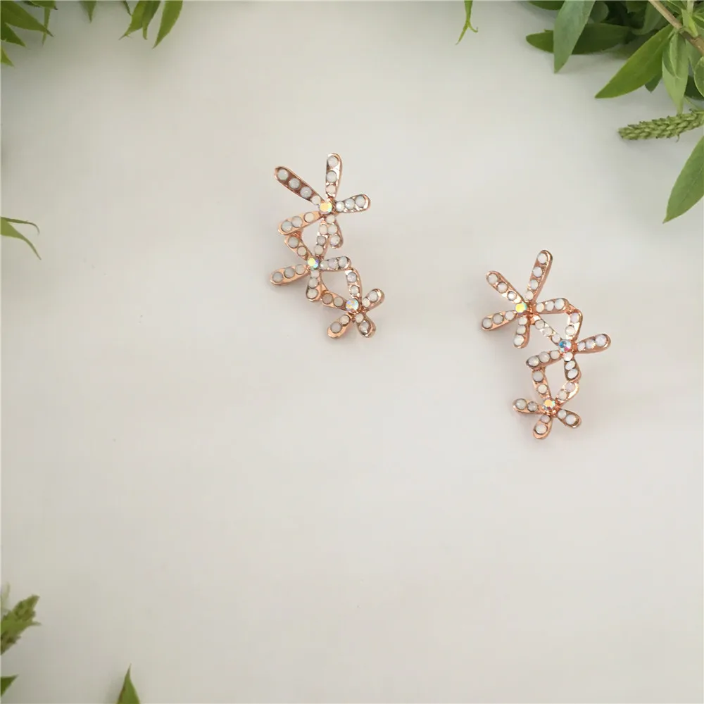 

FLORAL ROSEGOLD COLOR PLATING OPAL STONE FLOWER STUD EARRING FOR WOMEN