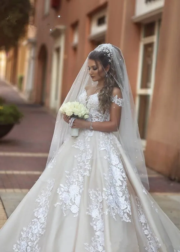 Vintage Plus Size Lace Arabic Wedding Dresses 2019 Off The Shoulder Saudi Bridal Gowns Lace Up Long Formal Retro Wedding Gowns (2)