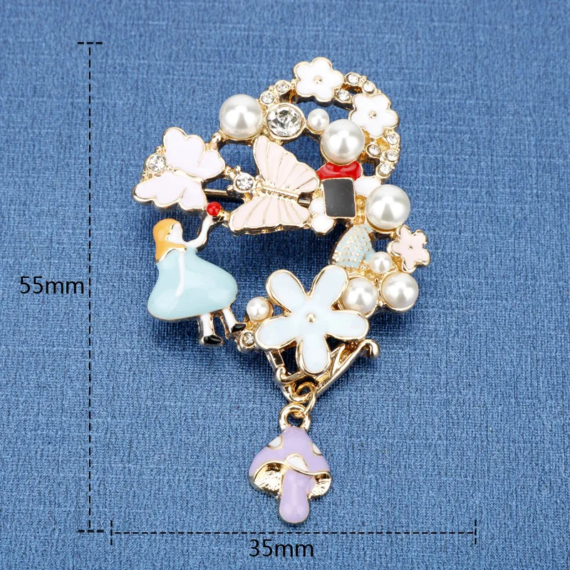 

Cartoon Queen of Heart Alice in Wonderland Brooch Button Badges Cute Pin Princess Alice Colorful Clothes Icons bags Accessories