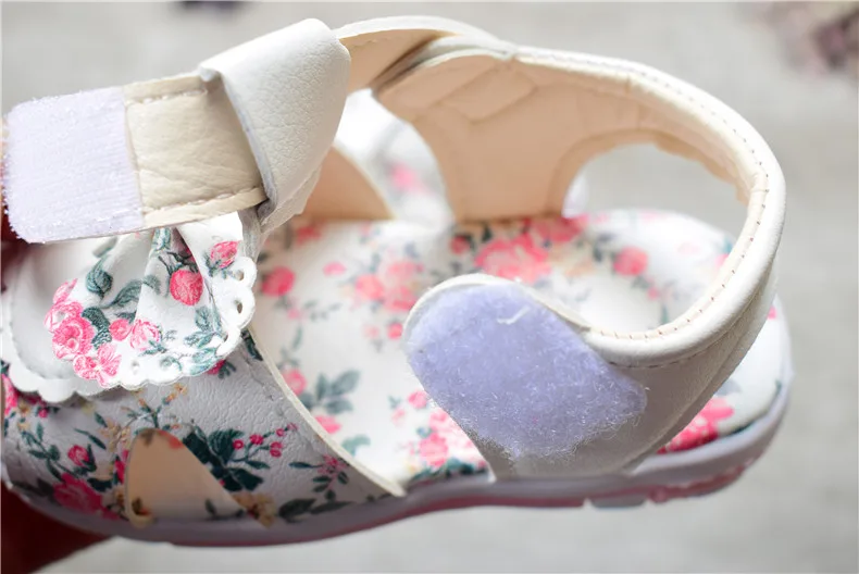 DIMI/ г.; летние сандалии для девочек; удобная мягкая обувь принцессы из искусственной кожи с бантом для маленьких девочек; милые детские сандалии с цветочным узором для девочек