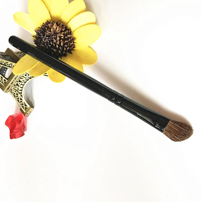 

1pcs Professional eye brush small light eye shadow brush eye brush halo and round flat head Foundation Shopkeeper Recommended