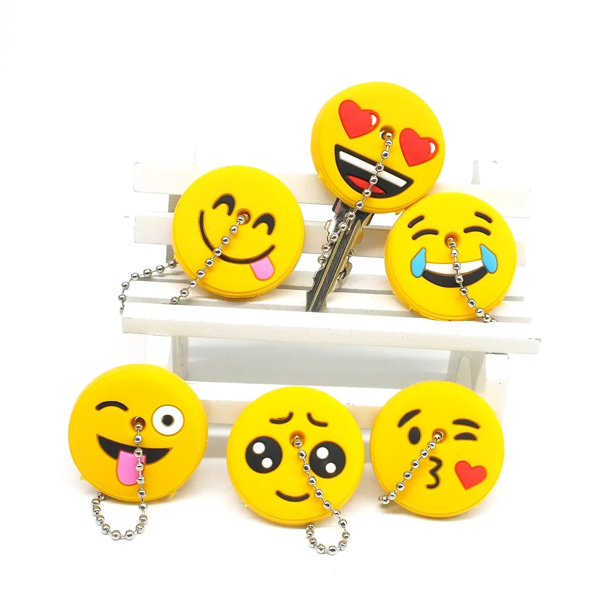 

Funny Emoji Smile Stool Amusing Cartoon Keychain Cute Key Cover Jewelry Head Yellow Face Silicone Key Chain Ring Holder Porte