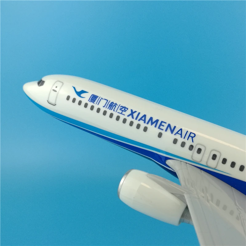Модель самолета 32 см модель Боинг 737 Xiamen Air креативная резиновая Airlines B737