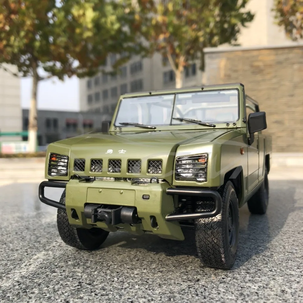 Модель литая автомобиля для 1:18 Beiqi Yongshi BAW 001 60 летний парадный автомобиль на