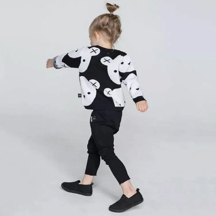 

2019 Spring And Autumn New Boys And Girls Black And White Bear Knit Sweater Tops