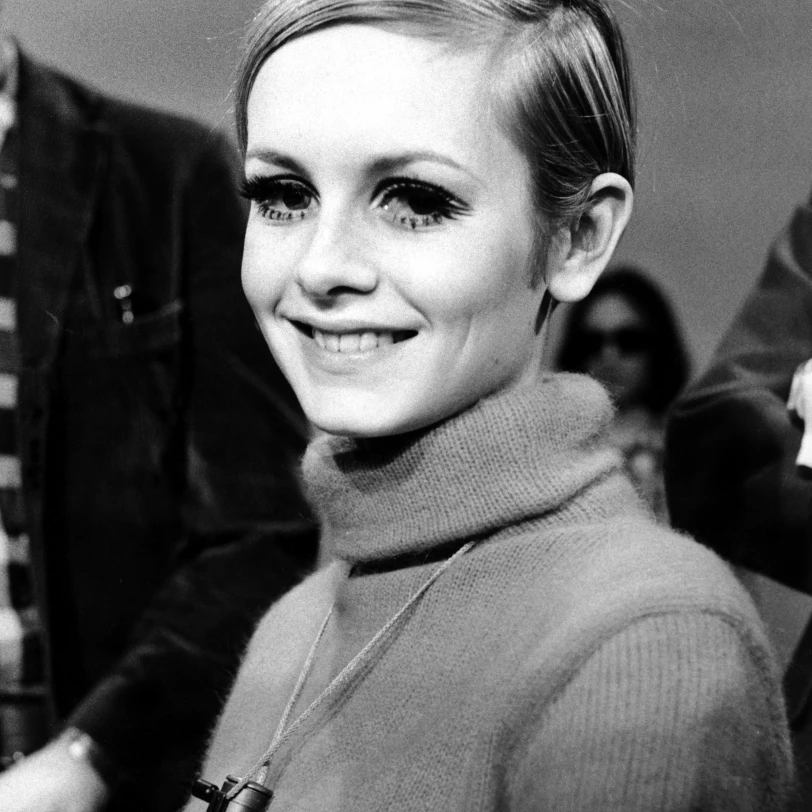 Twiggy 1967 Photo Print (16 x 20)