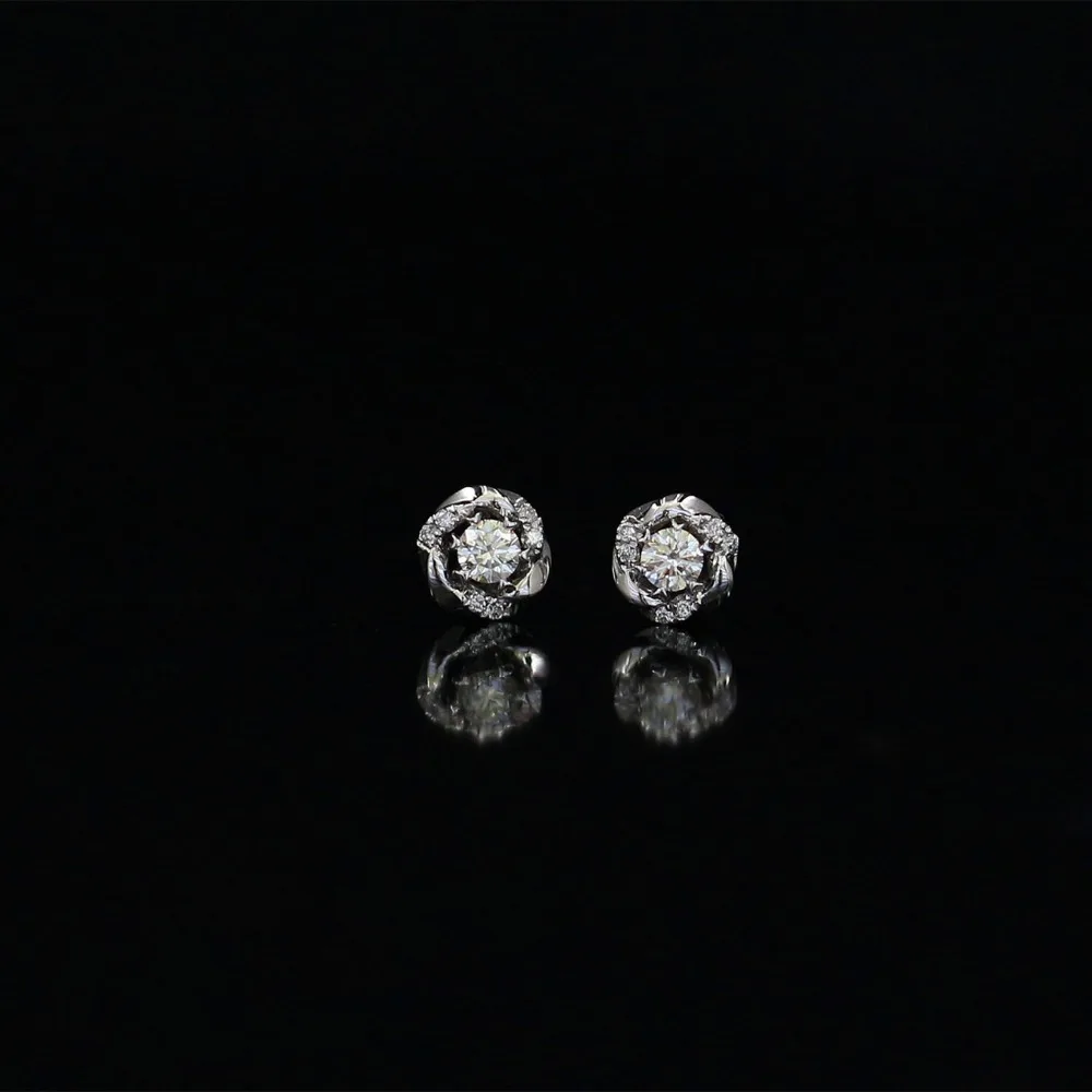 

LASAMERO 0.154CT Round Cut Natural Diamond Cluster Earrings 18K White Gold Diamond Halo Stud Earrings Fine Jewelry Earring Studs