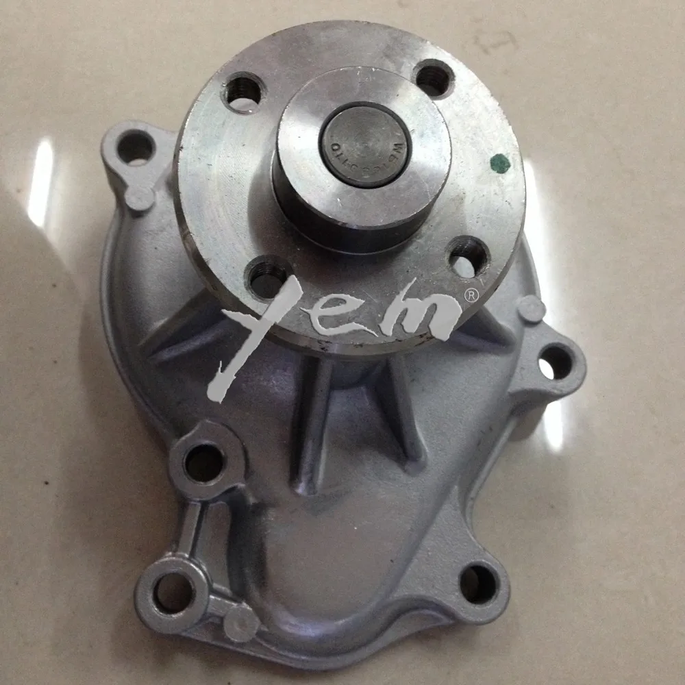 Детали двигателя Kubota V3300 V3600 V3800 водяной насос 1C010-73030 6680852 1C010-73032 |