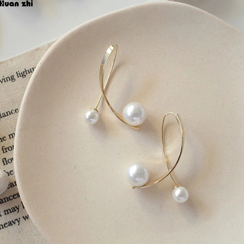 

HUANZHI 2019 Vintage Simple Gold Metal Curved Cross Big and Small Pearl Geometric Ear Line Earrings for Women Girl Party Jewelry