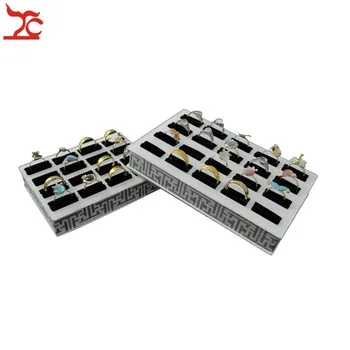 Fashion Acrylic Jewelry Display Showcase Shelf Ring Storage Holder White and Black Flower Design Ring Slots Organizer Tray
