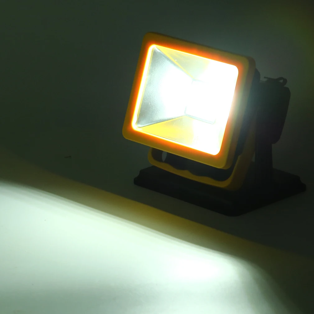

Rechargeable LED Flood light 15W Waterproof IP65 Spotlights Emergency Light CLH@8