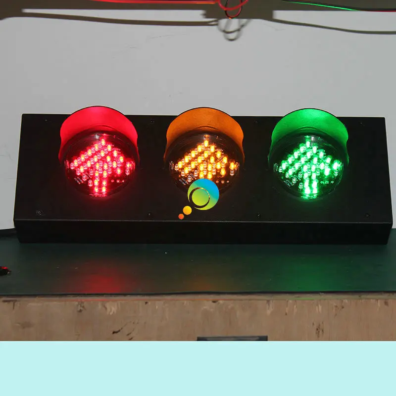 Высокая яркость заводская цена эксклюзивный 100 мм красный зеленый желтая стрела сигнал светодиодный светофор