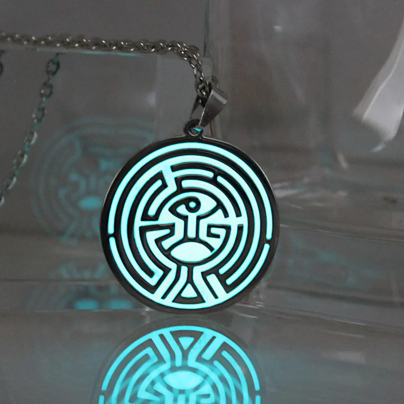 NEW glowing Westworld Maze Necklace& Pendant GLOW in the DARK night men women girls boys gift Sweater chain