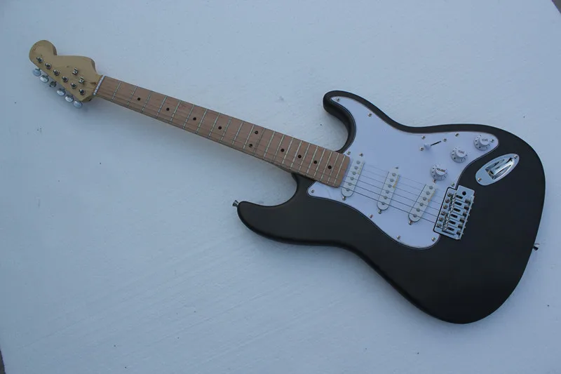 

Black electric guitar, white guard board, maple finger board, suitcase, quality free delivery, welcome custom.