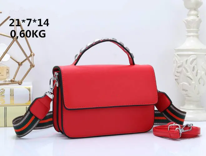 

2019 fashion high quality PU bag, hot chain bag. Fashion handbag. Free shipping
