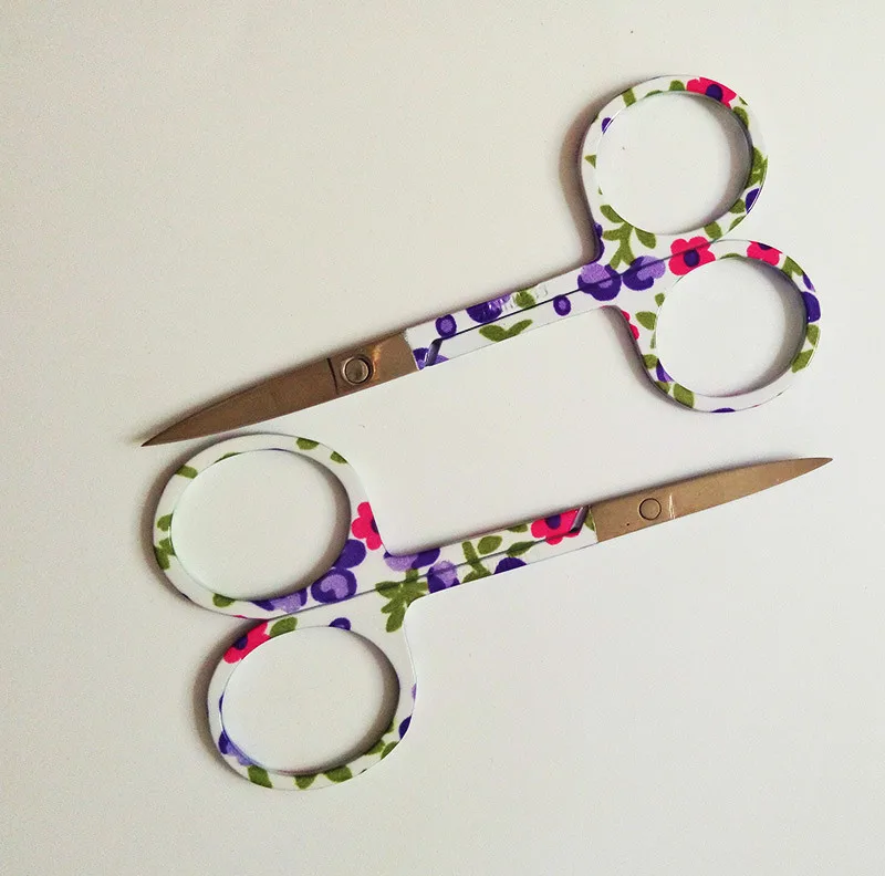 

2pcs Professional light gold Nail Scissor Manicure For Nails Eyebrow Nose Eyelash Cuticle Scissors Curved Makeup Tools