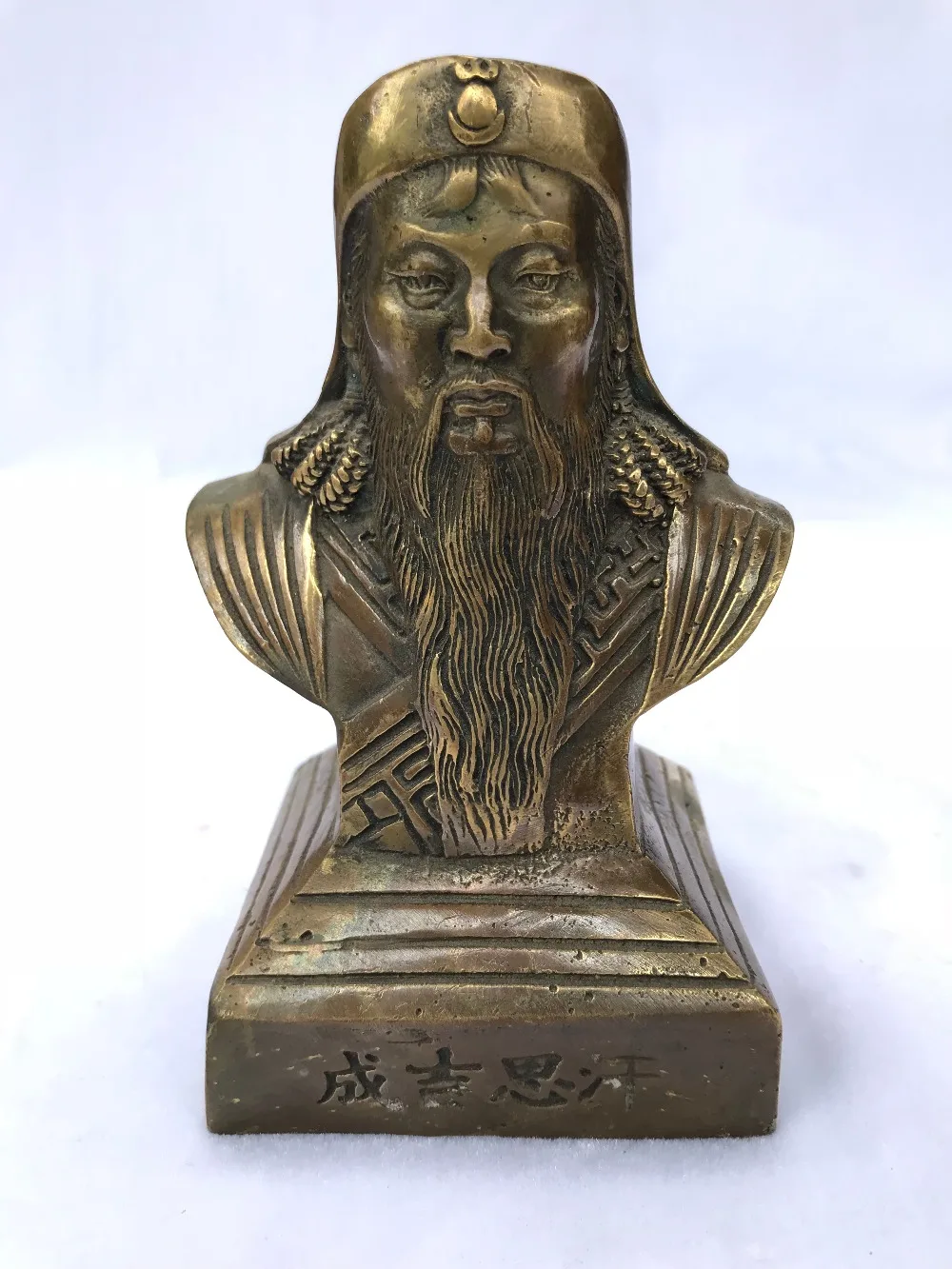 

The ancient Chinese history copper statue of genghis khan