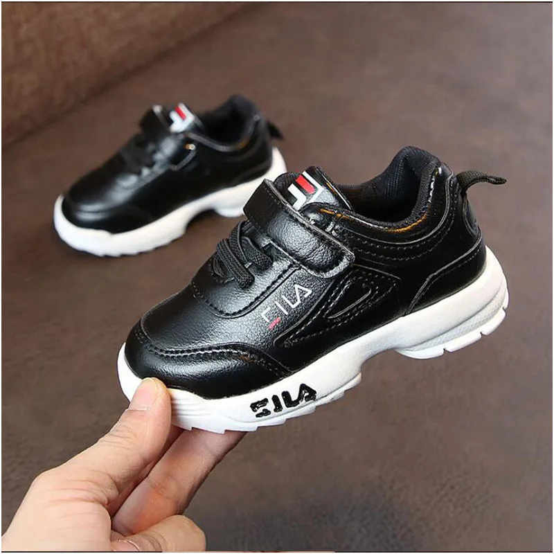 

2019 New Children Quality Leather Sneakers Boys Girls White Sports Shoes Months to 12 Years Old Kids Wearing Shoes With Gifts