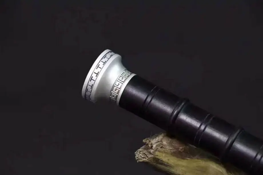 607
