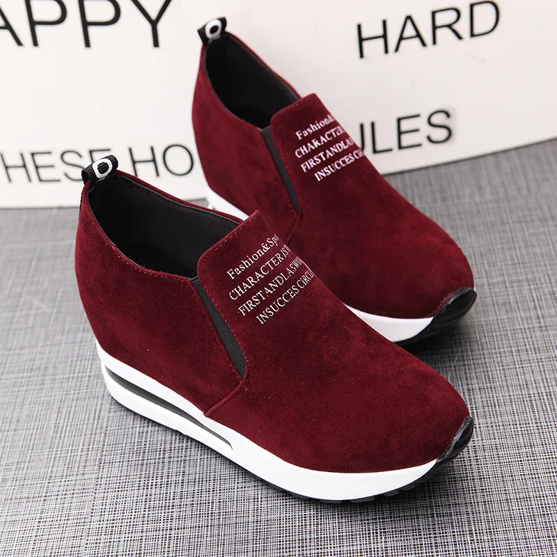 Новые женские повседневные кроссовки из флока на высоком каблуке; Цвет черный, красный; дышащая обувь на платформе для отдыха; обувь, увеличивающая рост; n779