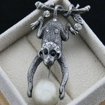 

2018 Broches Jewelry Fashion Unique Design Crystal Moon Monkey Brooch Pins Metal Vintage Animal Rhinestone Brooches For Women