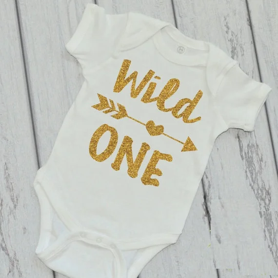 Personalizzato Gold Wild One 1 ° Compleanno Baby Body One Piece Pagliaccetto Outfit Baby Shower Capodanno Bomboniere Foto Prop