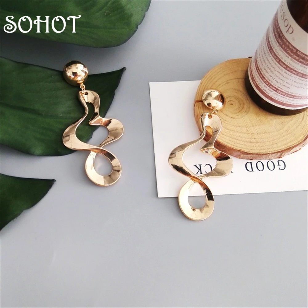 

SOHOT Neo-Gothic Style Twisted Drop Earrings Bright Gold Color Metal Alloy Charm Irregular Women Jewelry For Mother's Day Gift