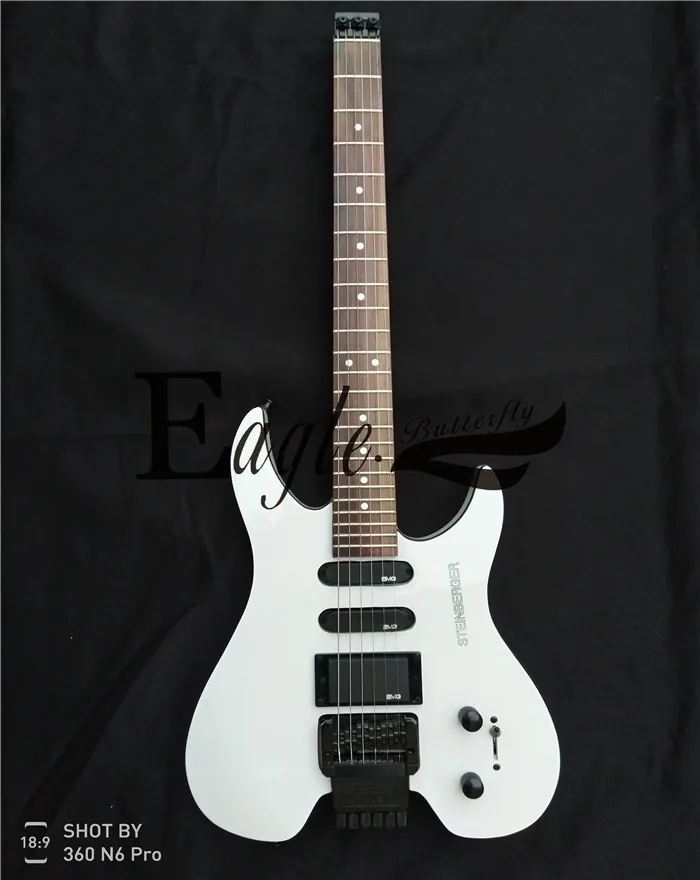 de instrumentos personalizados. Guitarra elétrica sem cabeça steinberg guitarra branca.