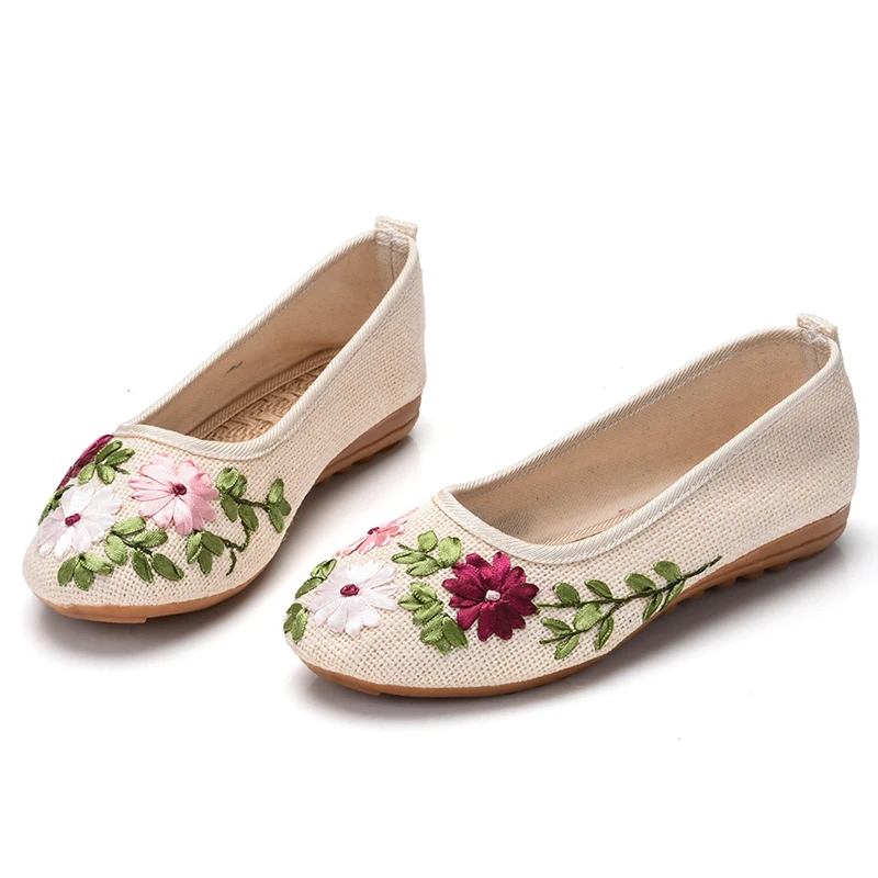 

2017 Women Flower Flat Shoes Casual Breathable Chinese Old Beijing Shoes Embroidered Cloth Shoes Ladies Vintage Flats