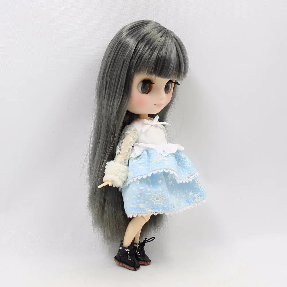 Middie Blythe Doll with Silver Hair, Tilting-Head & Custom Jointed Body 3