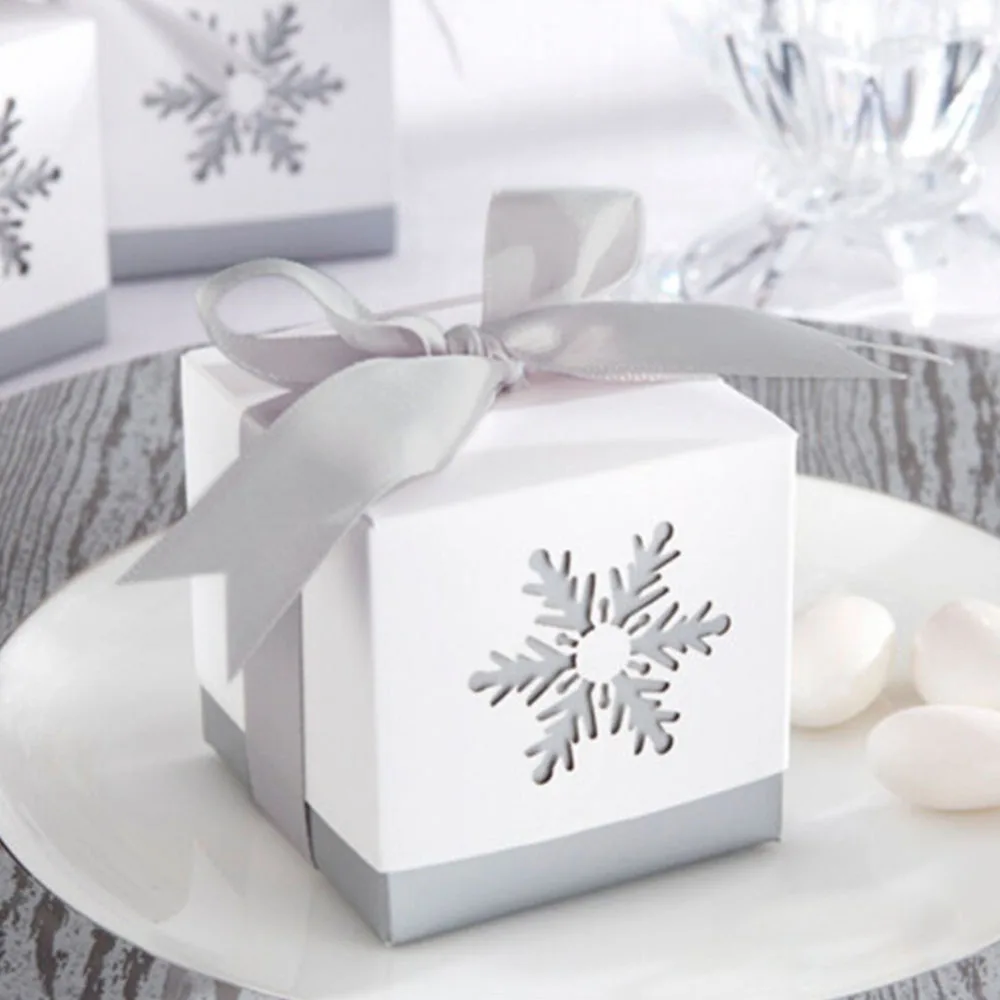 

50pcs/set Hollow Out Fashion Snowman Pattern Paper Gift Box Asamento Caixa Corte A Laser Candy Boxes Gift Bags Christmas Decor