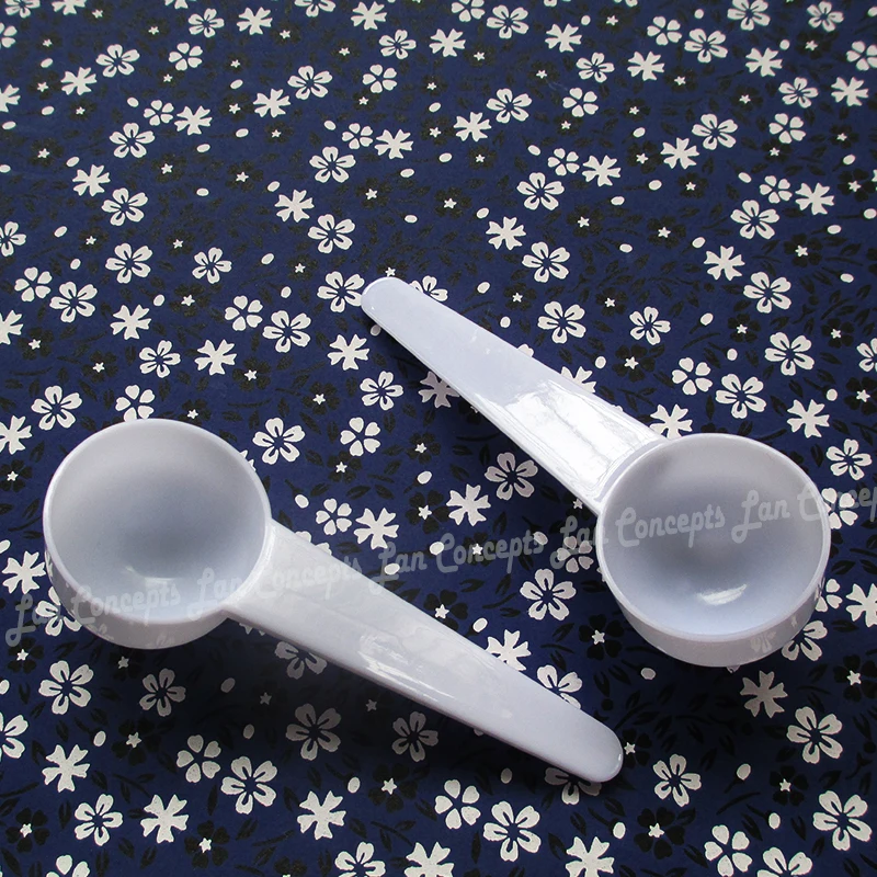 100pcs/lot 10 gram / 20ML Plastic Scoop 10g PP Measuring Spoon 105mmX35