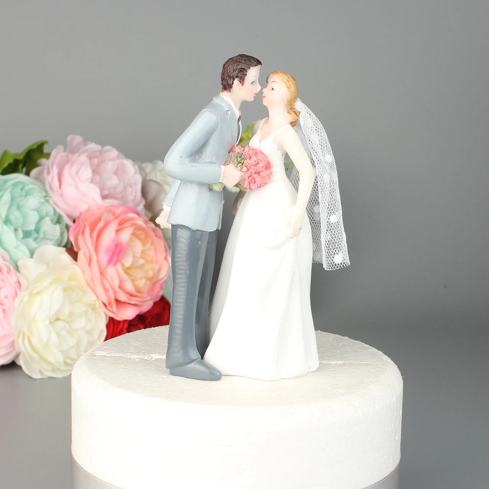 

The Bride And Groom Cake Topper Resin Craft Ornament Get Married Cake Decoration Valentine's Day Gifts European Wedding Supplies