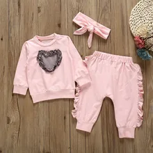 Весенне-осенняя одежда для новорожденных девочек толстовка с сердечком Топы+ штаны с оборками+ повязка на голову, комплект из 3 предметов, одежда для маленьких девочек