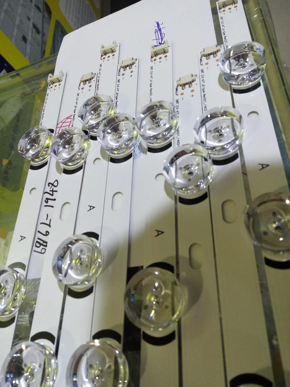 Светодиодная лента nnotek DRT 3 0 6916L-1948A 6916L-1949A 6916L-1961A 6916L-1962A 6916-1715A 6916L-1716A для 47LB5610-CD 8 шт.