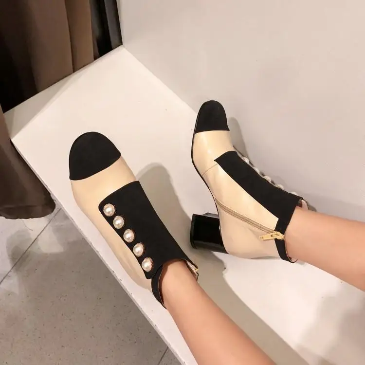 

Designers New Luxury Women Shoes Mixed Color Black Beige Patchwork Boots Woman Side Zipper Botas Square Heels Pearl Button Shoes