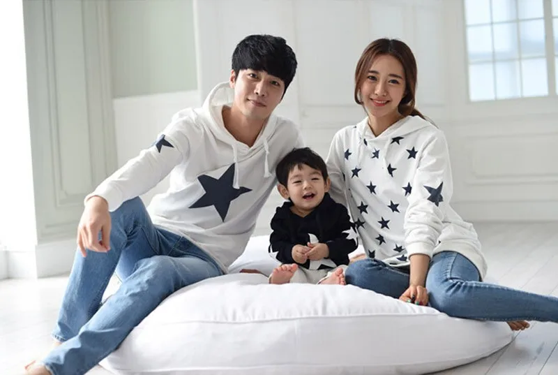 New Autumn Winter Family Matching Clothes Cotton Stars Printed Family Hoodies Mother And Daughter Clothes Father Son Outfits