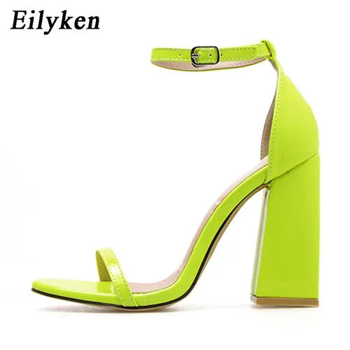 Eilyken/ г. Новые Модные флуоресцентные зеленые женские босоножки на ремешке с пряжкой пикантные вечерние босоножки на высоком квадратном каблуке с открытым носком - Цвет: Green