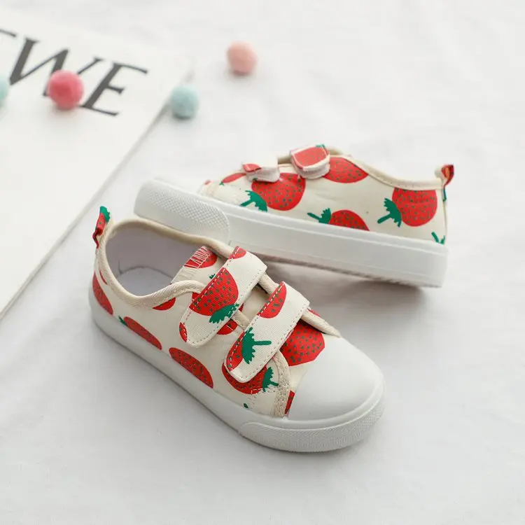 Hook and Loop Canvas Girls Shoes Cut Strawberry Cartoon Loafers Girl Summer Casual Flats Soft Non-slip Sneakers For Children