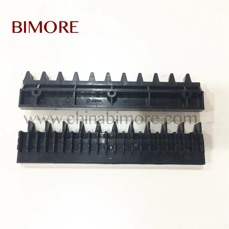 

QSRX.A-3 Escalator Demarcation Length 200mm Width 44mm Install Size 83mm 22T