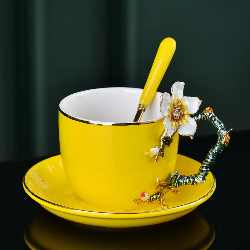 Цветная эмалированная кофейная кружка, чайные чашки и кружки с блюдцем, фарфоровые Изящные Цветочные Стразы, креативная посуда для напитков, свадебный подарок - Цвет: Yellow