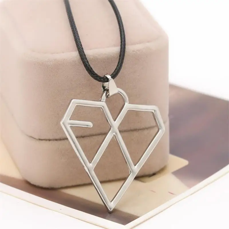 

The New Hot Korean Star And EXO Combination Heart-Shaped Pendant Necklace Jewelry Wholesale