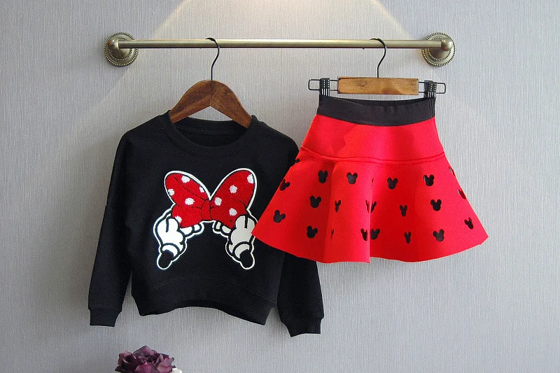 Комплект для маленьких девочек на весну и осень, модная короткая юбка с рисунком Микки Мауса и бантом комплект из двух предметов