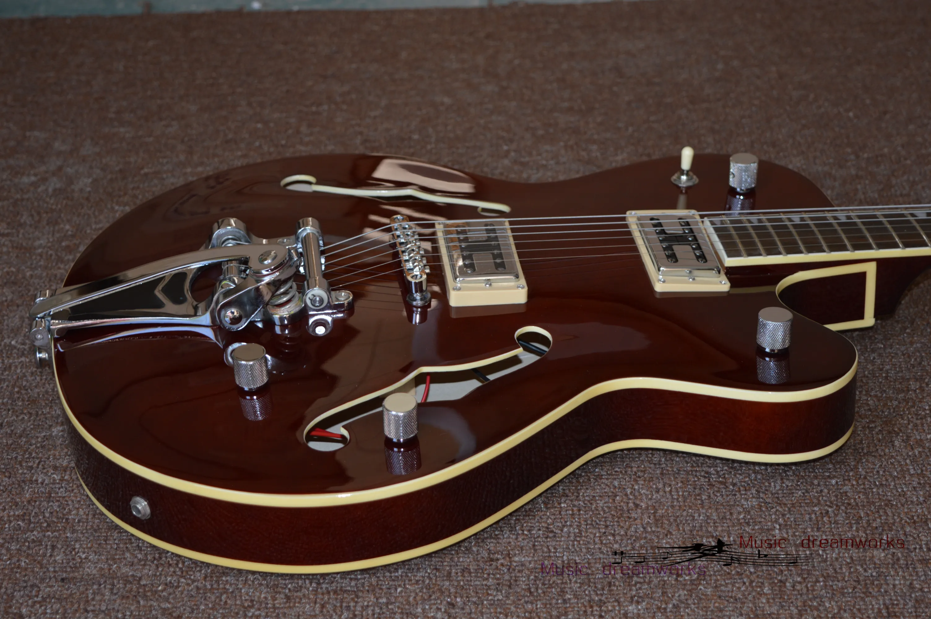 

China firehawk electric guitar Hollow jazz guitar, big jazz tremolo system, can change color, logo can be custom Free shipping