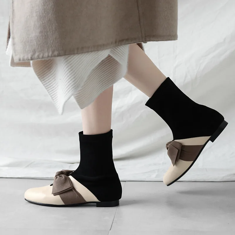 

2018 autumn new fashion simple color matching flat shoes women retro style soft and comfortable bow decoration casual shoes.
