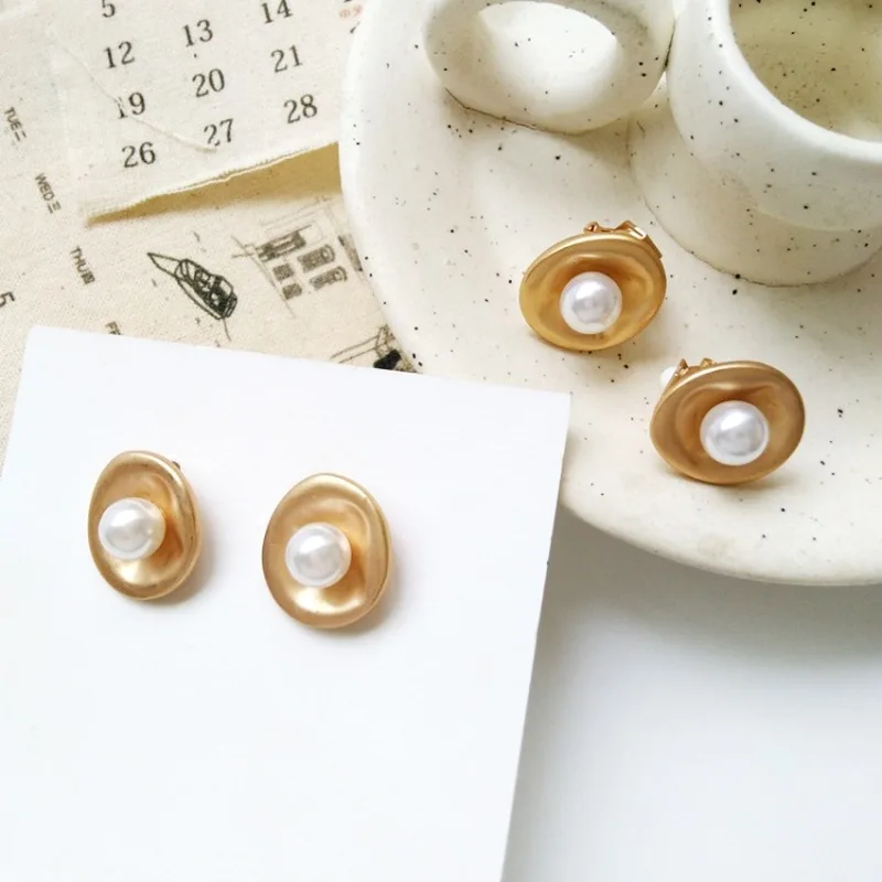 

Personality Simple Geometric Irregular Round Stud Earrings for Women Girl's Accessories Fashion Imitation Pearl Ear Clip Jewelry