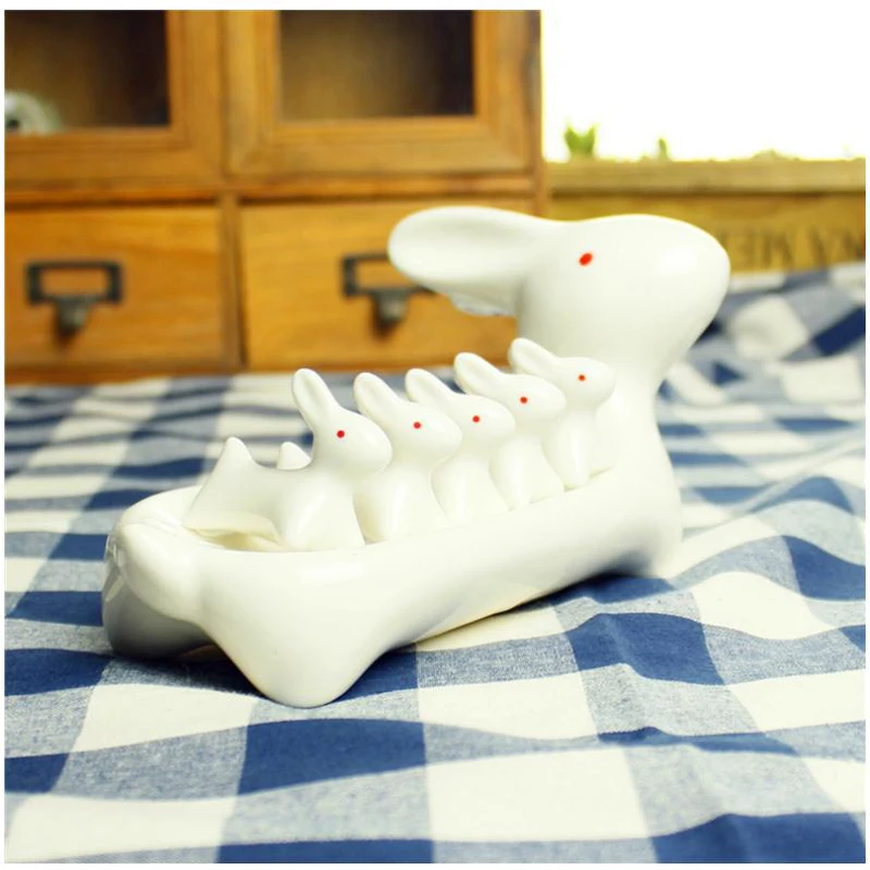 

Japanese ceramic duck rabbit cat hand-painted ornaments restaurant creative chopstick holder aniaml figurines home decorations