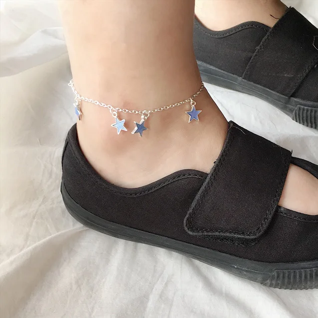 Год; Светящиеся женские пляжные сандалии с синими пентагонами, звездами, кисточками и серебряной цепочкой; женские сандалии